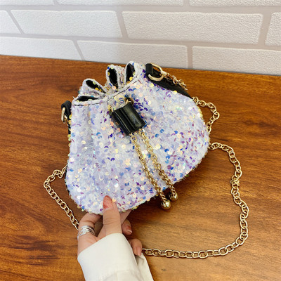 Litritega ja pika sangaga naistekott