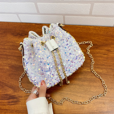 Litritega ja pika sangaga naistekott