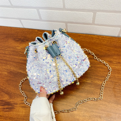 Litritega ja pika sangaga naistekott