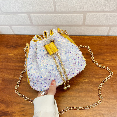 Litritega ja pika sangaga naistekott