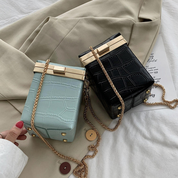 Stilingas, kvadrato formos paprasto modelio moteriškas krepšys