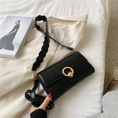 Stílusos női táska csattal és fogantyúval