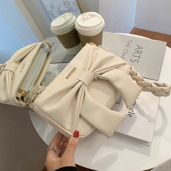 Női alkalmi táska hosszú füllel, öko bőrből