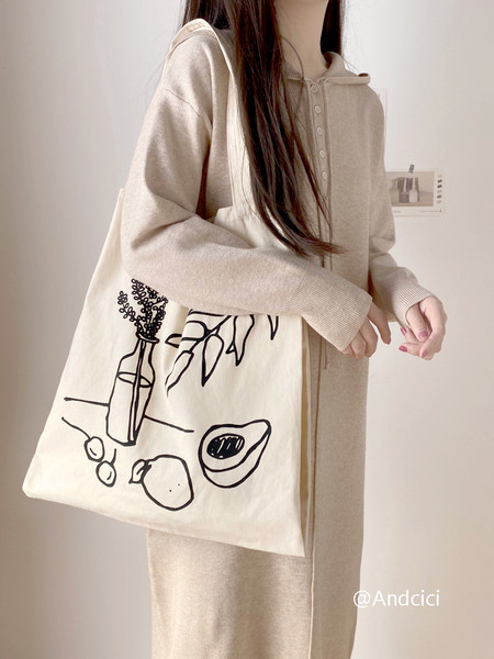 Bézs színű női válltáska hímzéssel