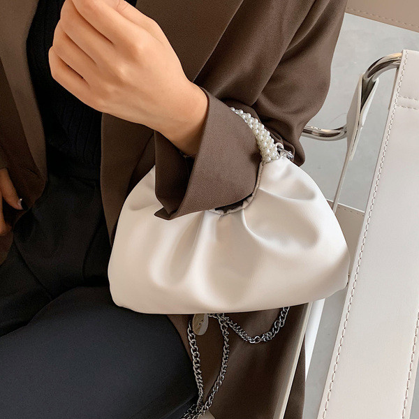 Stílusos női táska sima modell díszgyöngyökkel