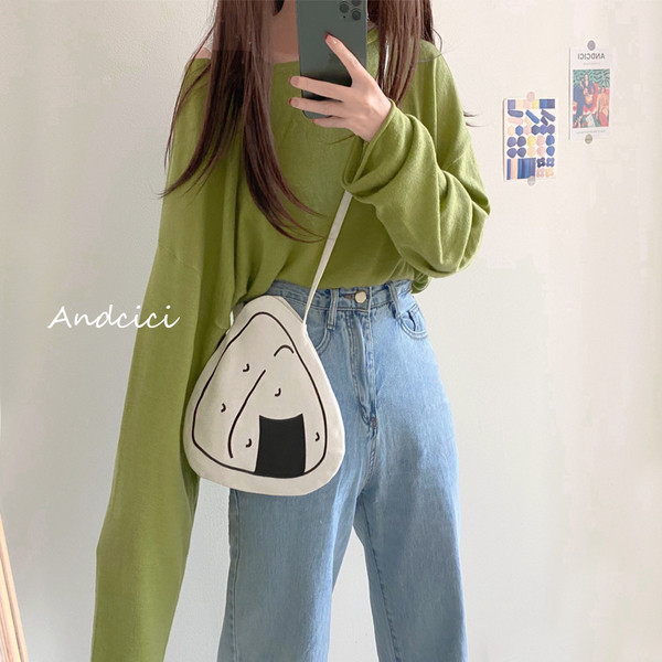 Lezser női táska hosszú füllel, háromszög alakú