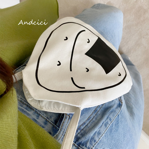 Lezser női táska hosszú füllel, háromszög alakú