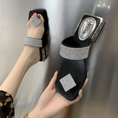 Négyszögletes sarkú női papucs új modellje