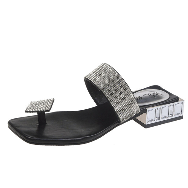 Négyszögletes sarkú női papucs új modellje