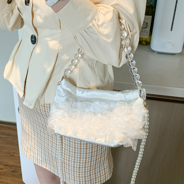 Modern női táska tüllből és díszgyöngyökből