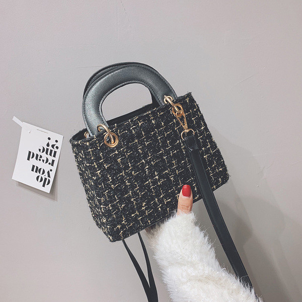 Modern női táska rövid és hosszú füllel