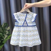 Moodne lokkidega lastekleit