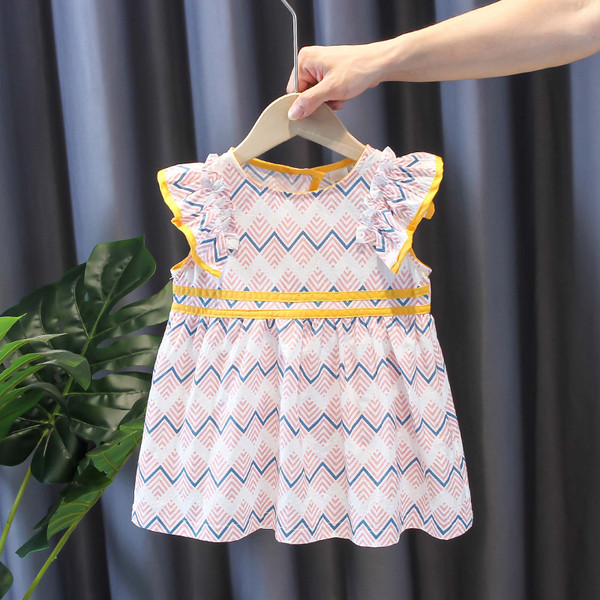 Moodne lokkidega lastekleit