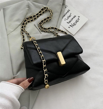 Väike metallist käepidemega nahast õlakott