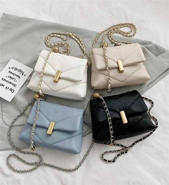 Väike metallist käepidemega nahast õlakott