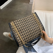 Dabartinis moteriškas krepšys su metalinėmis rankenomis tipo grandinėle