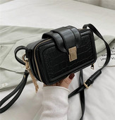 Mažas stačiakampis eko odos krepšys su sagtimi