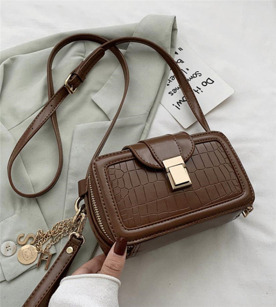 Mažas stačiakampis eko odos krepšys su sagtimi