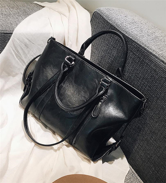 Velika svakodnevna torba od eko kože sa patentnim zatvaračima