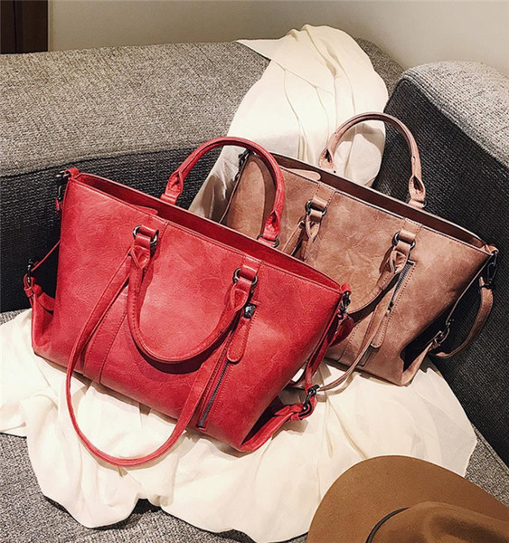 Velika svakodnevna torba od eko kože sa patentnim zatvaračima