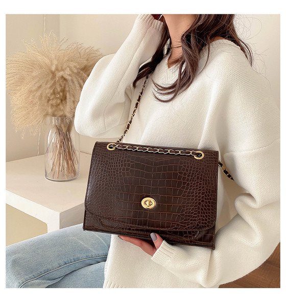 Női mindennapi táska eko bőrből, hosszú füllel, fém rögzítéssel