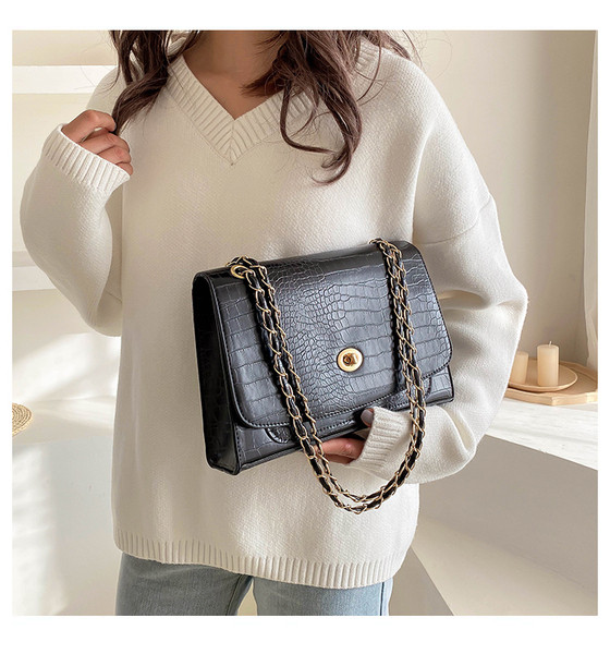 Női mindennapi táska eko bőrből, hosszú füllel, fém rögzítéssel