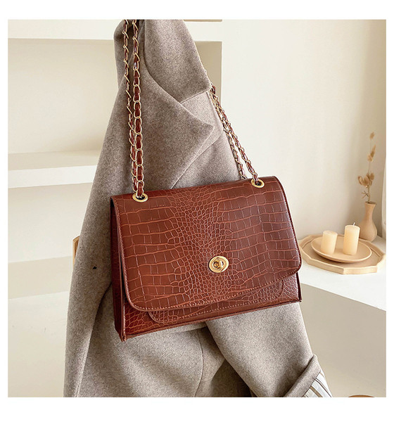 Női mindennapi táska eko bőrből, hosszú füllel, fém rögzítéssel