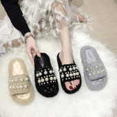 Modern női papucs plüssekkel és gyöngyökkel