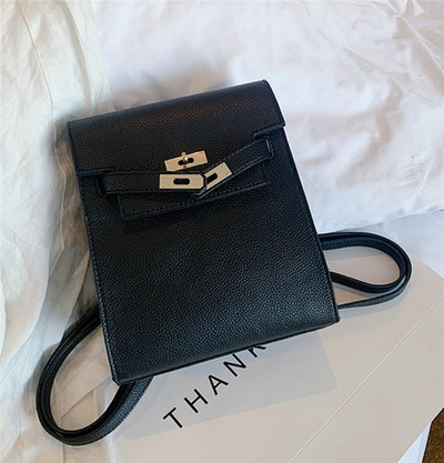 Női alkalmi hátizsák fém rögzítéssel