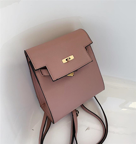 Női alkalmi hátizsák fém rögzítéssel