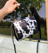 Μικρή τσάντα με δύο λαβές με άνιμαλ πριντ