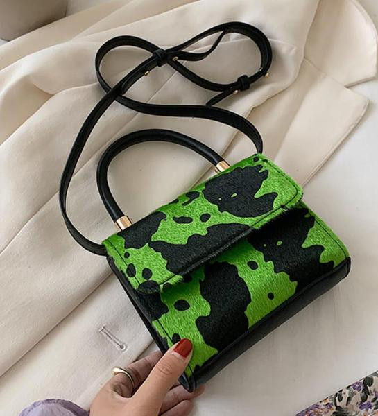 Μικρή τσάντα με δύο λαβές με άνιμαλ πριντ