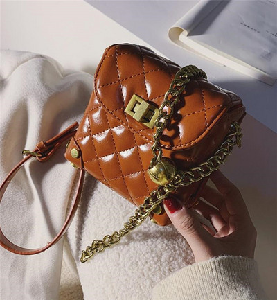 Μικρή έκο δερμάτινη τσάντα με αγκράφα και δύο λαβές