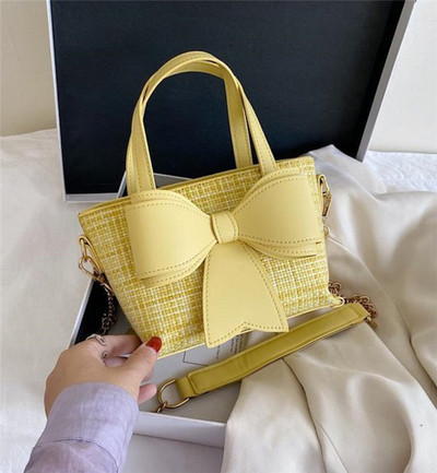 Kisméretű női táska ökobőr szalaggal, két füllel