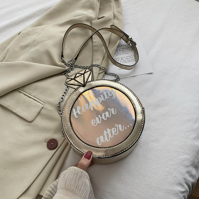 Γυναικεία στρογγυλή τσάντα από οικολογικό δέρμα με επιγραφή