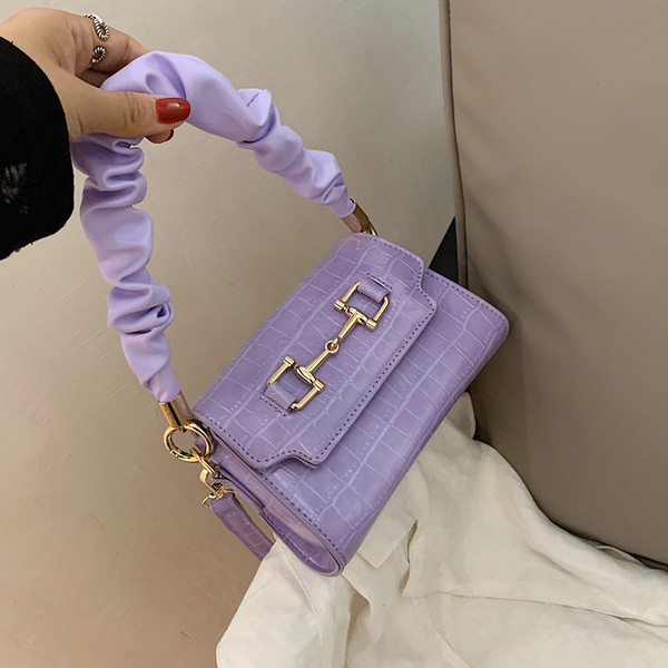 Stílusos női kis táska eco bőrből, csattal