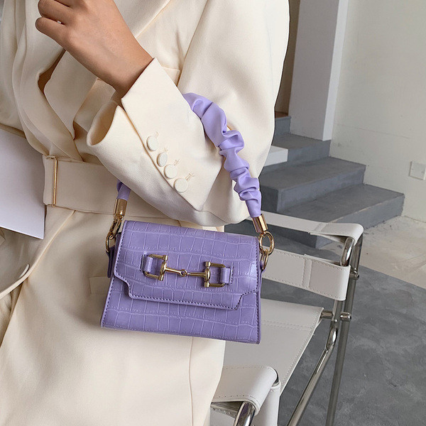 Stílusos női kis táska eco bőrből, csattal