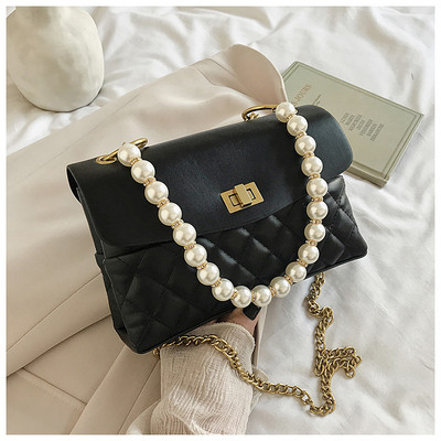 Κομψή γυναικεία τσάντα από οικολογικό δέρμα με διακοσμητικές πέρλες