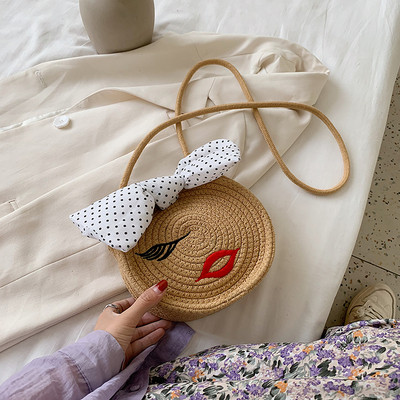 Geanta casual de dama in forma rotunda si decor 3D