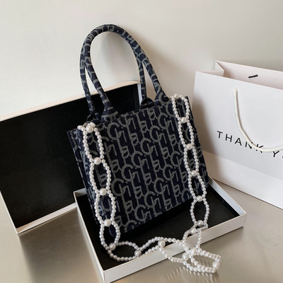 Γυναικεία κομψή τσάντα με κοντή λαβή και πέρλες