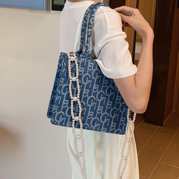 Γυναικεία κομψή τσάντα με κοντή λαβή και πέρλες