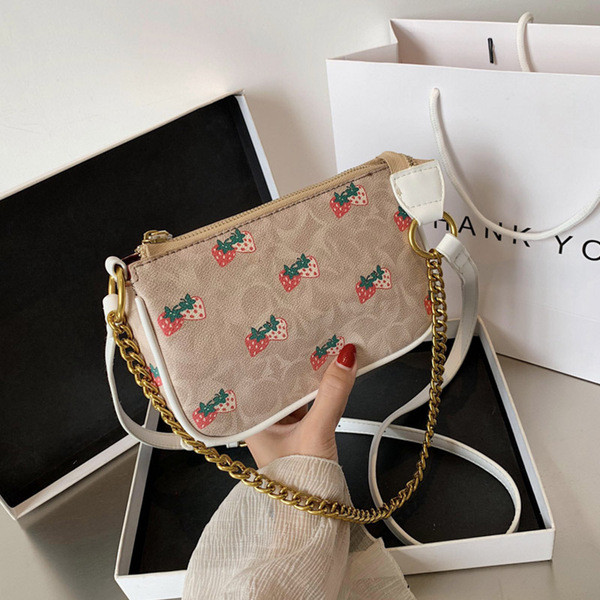 Laisvalaikio moteriška rankinė su metaline grandinėle iš eko odos