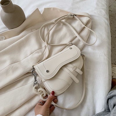 Moderni moteriška rankinė iš eko odos su dekoratyviniais perlais