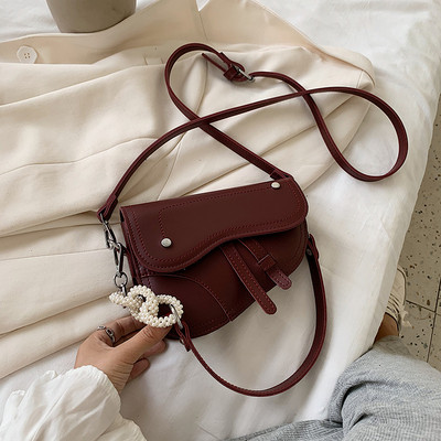 Moderni moteriška rankinė iš eko odos su dekoratyviniais perlais