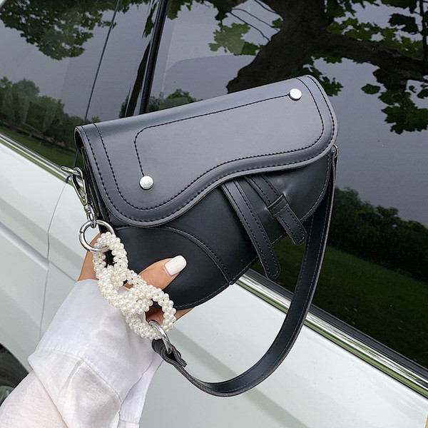 Moderni moteriška rankinė iš eko odos su dekoratyviniais perlais