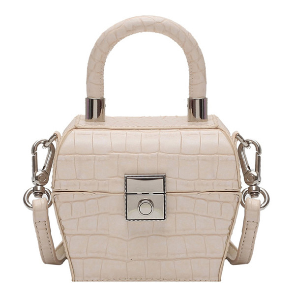 Moteriška kasdienė mini rankinė iš eko odos ir sagtimi