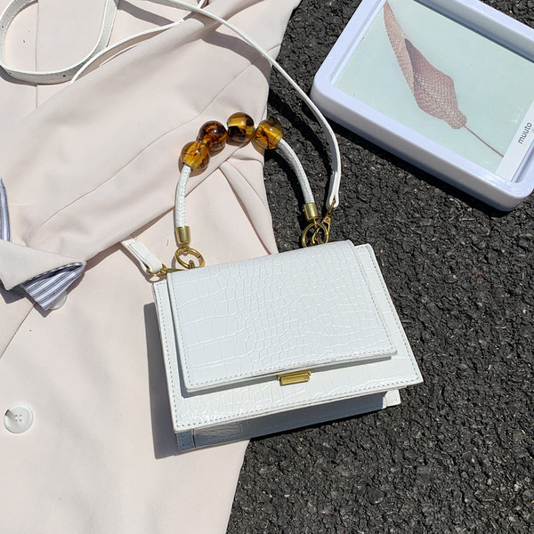 Κομψή γυναικεία τσάντα με κοντή λαβή