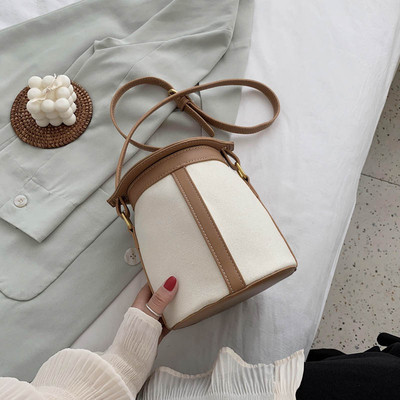 Γυναικεία στρογγυλή τσάντα με μακριά λαβή