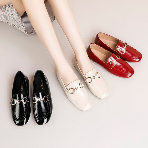 Pantofi de dama din piele artificiala cu element metalic