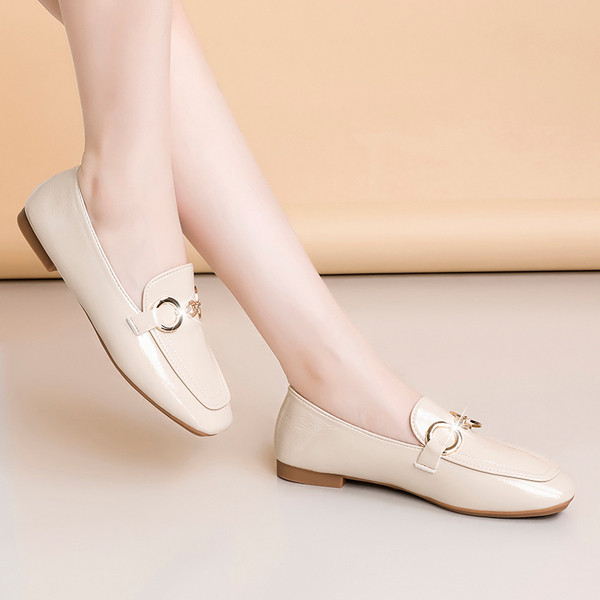 Pantofi de dama din piele artificiala cu element metalic